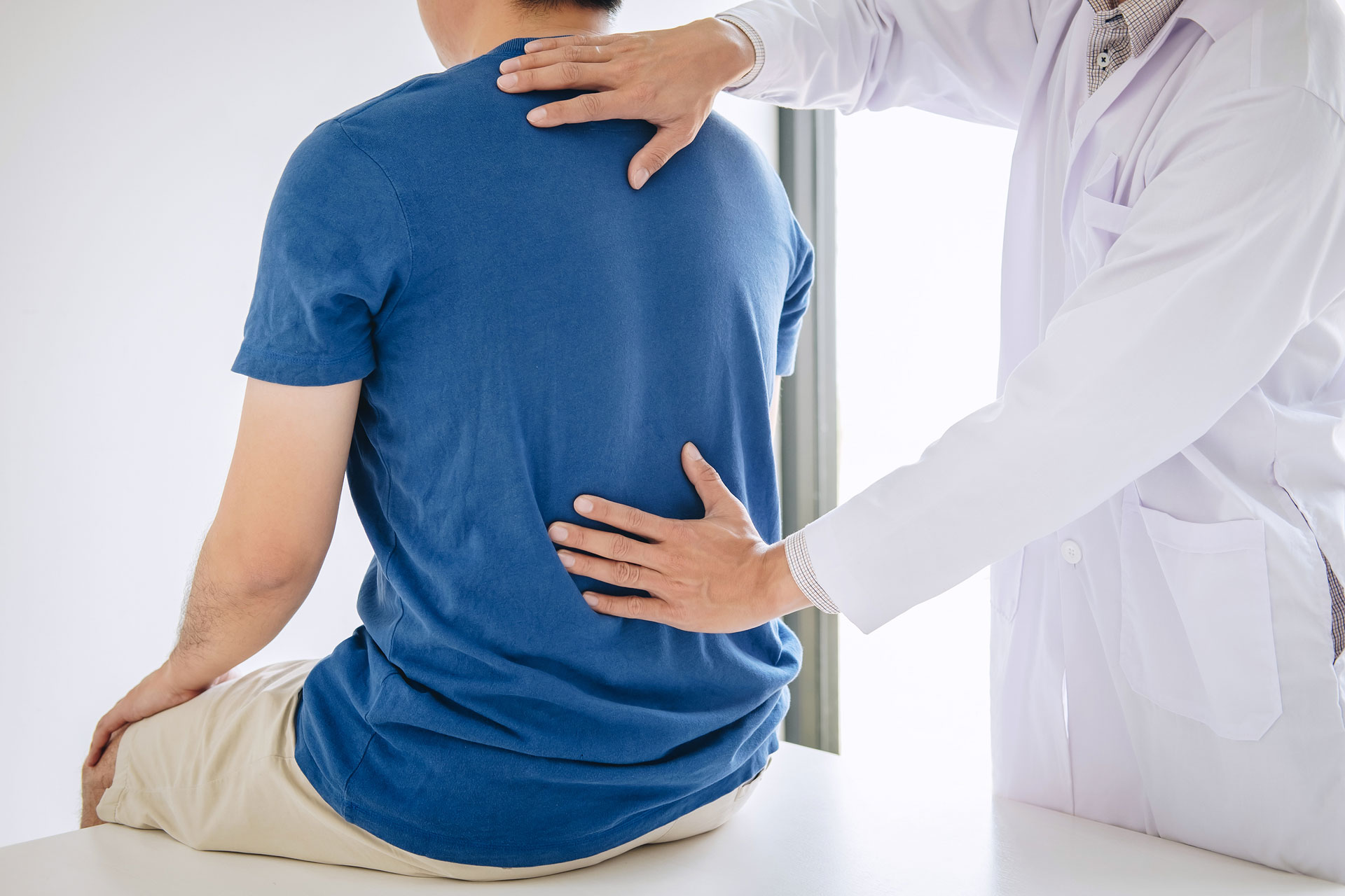 Болит спина после спинальной. Заболевания спины. Физиотерапевт. Пациент с болью в спине выздоровел.